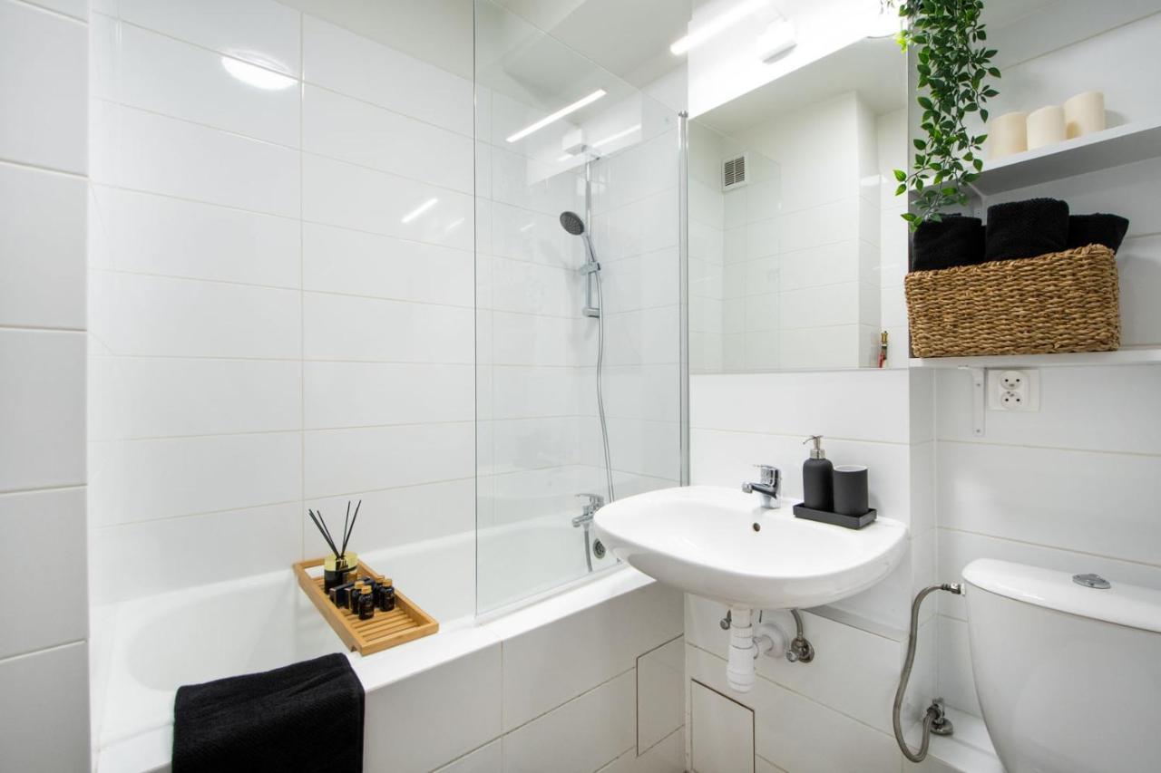 Apartments Centre By Arrenda Warsaw Exterior photo