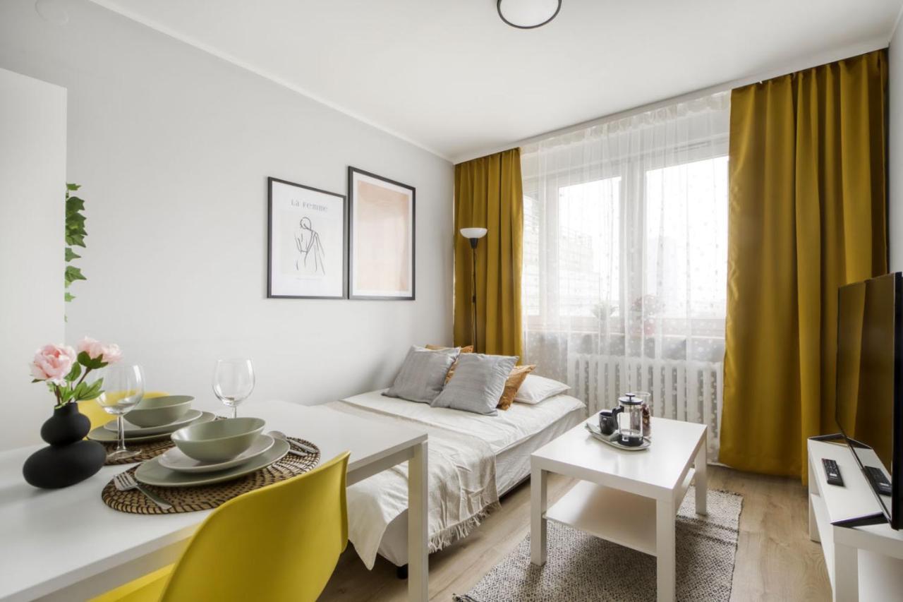 Apartments Centre By Arrenda Warsaw Exterior photo